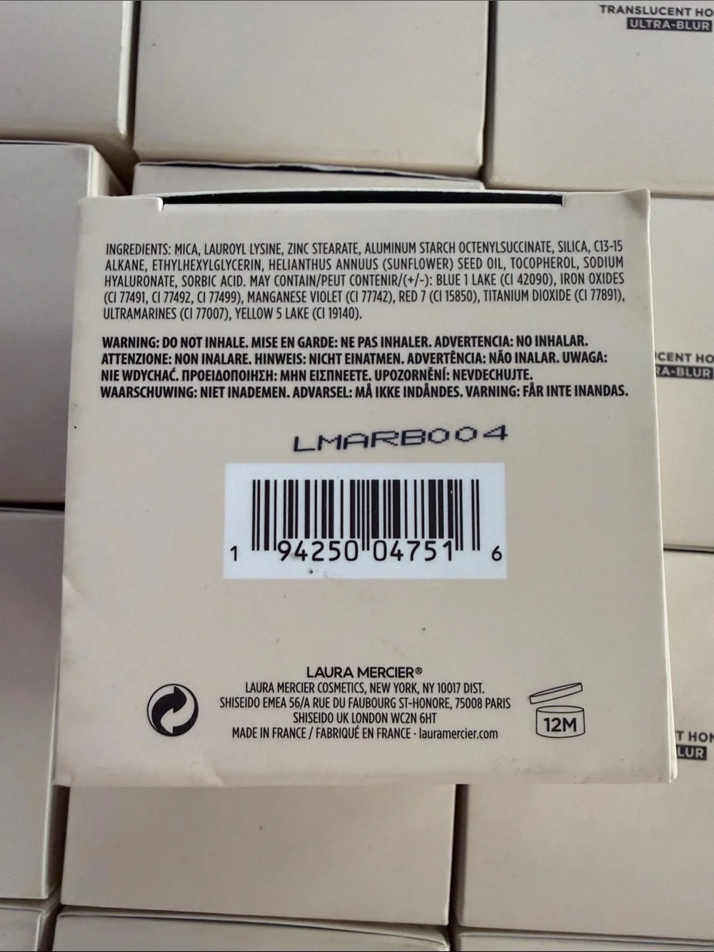 laura mercier Translucent Loose Setting Powder Ultra-Blur — White/Cream Box